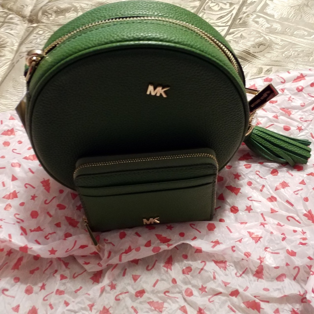 Sold - Picture 3 of 4